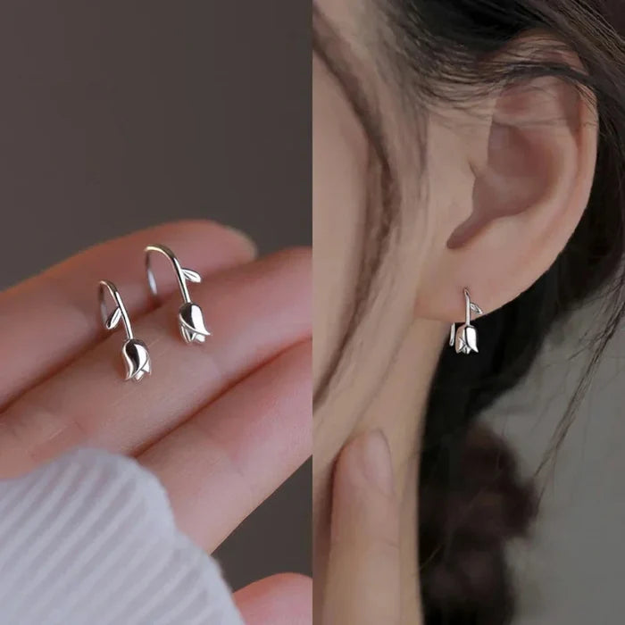 Adorable Tulip Earrings: silver cat, minimal kawaii style