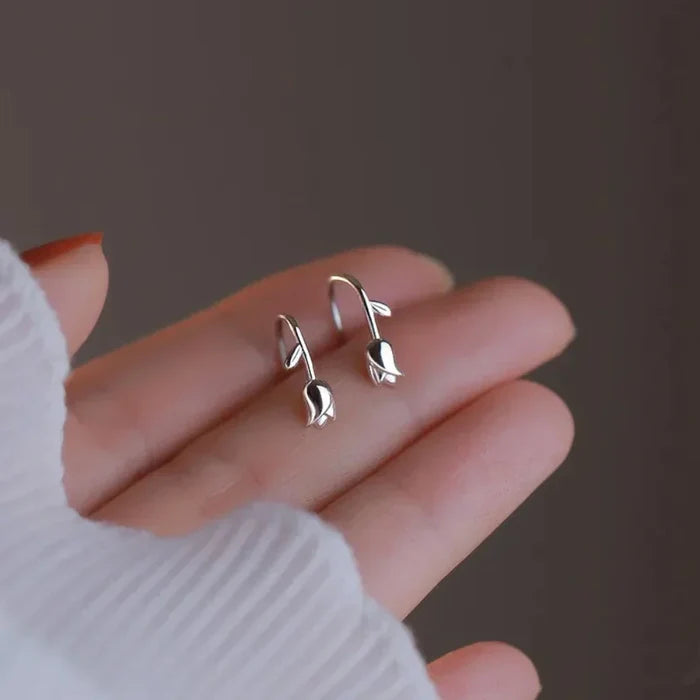 Adorable Tulip Earrings: silver cat, minimal kawaii style