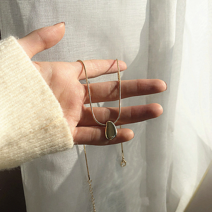 Bean Pendant Necklace for Women: gold, silver heart, minimal style