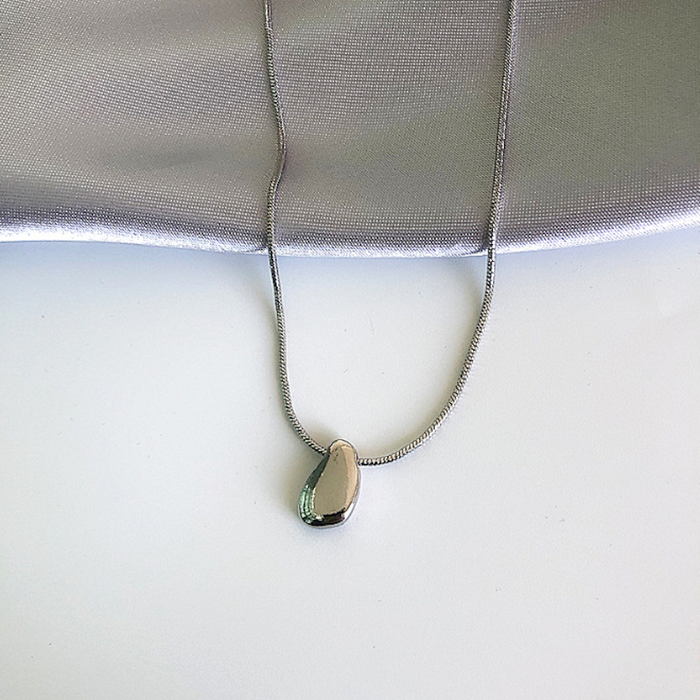 Bean Pendant Necklace for Women: gold, silver heart, minimal style