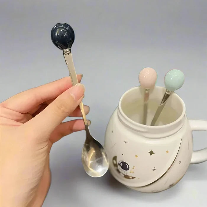 Cartoon Space Theme 3D Mug with Lid: dark navy blue, gold space-themed cartoon astronaut, kawaii cartoon space theme style