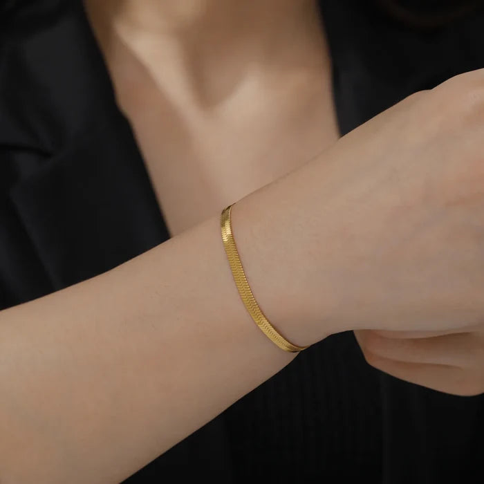 Chain Bracelet for All Genders: gold bracelets, minimal style