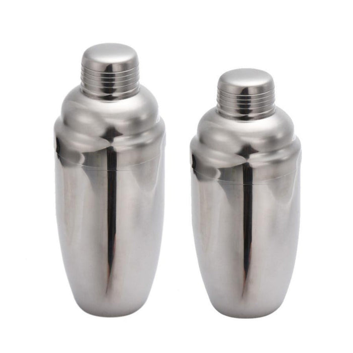 Cocktail Shaker made of Stainless Steel: silver cocktail shakers, minimal style