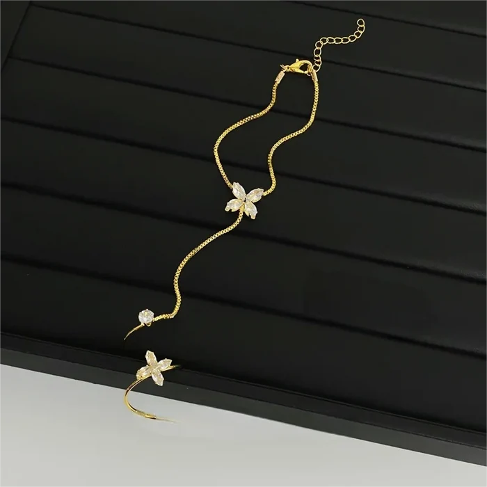 Elegant Diamond Flower Bracelet - Minimalist Design