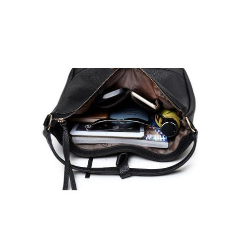 Everyday Shoulder Bag in Faux Leather, A Versatile and Stylish Choice: beige, tan shoulder handbag, minimal style