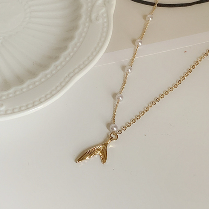 Faux Beaded Pearls Mermaid Necklace for Women: gold, white leaf, delicate minimal style