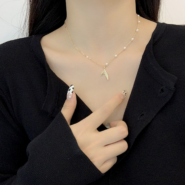 Faux Beaded Pearls Mermaid Necklace for Women: gold, white leaf, delicate minimal style