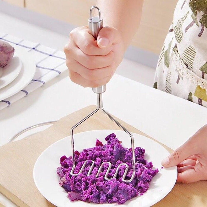 High-Quality Stainless Steel Sturdy Masher for Potatoes and Other Foods: silver, metallic gray handheld potato masher, minima