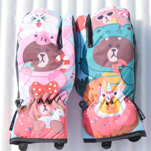 Snowboard Mittens with Cute Design: pink, black pair of gloves, sporty snow gear style