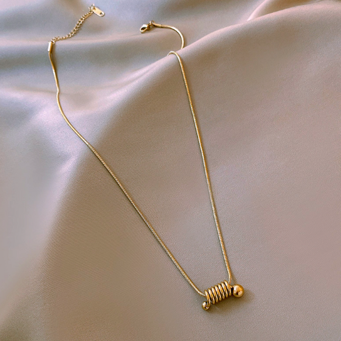 Spring Mini Necklace for Women: gold necklace, minimal style