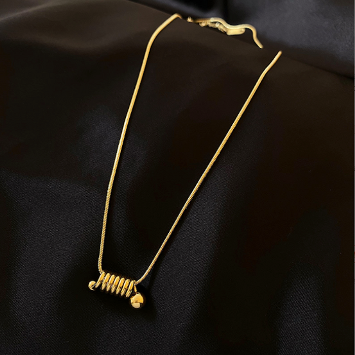 Spring Mini Necklace for Women: gold necklace, minimal style