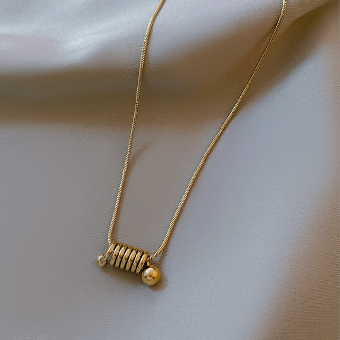 Spring Mini Necklace for Women: gold necklace, minimal style