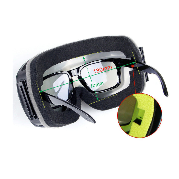 Stylish Ski Goggles with UV Protection and Anti-Fog Technology: black, white goggles, sporty style