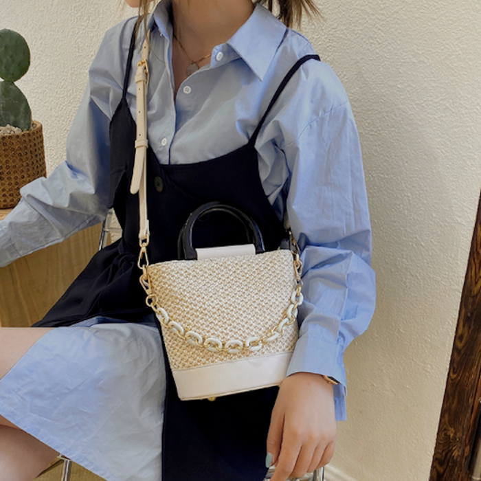 Summer Straw Bag with Chain Accents: Embrace the Season in Style!: natural beige, tan handbag, minimal style