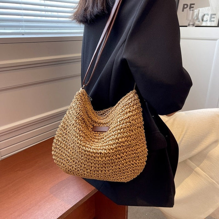 Summer Straw Shoulder Bag for a Relaxed Look: beige, brown shoulder bag, casual minimalist boho style